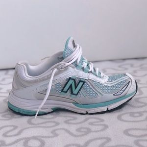 New Balance Women’s running shoe / sneaker size 7